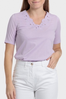 Camiseta lila bordada